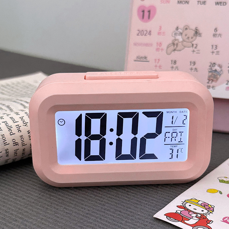 ساعة منبه رقمية بإضاءة خلفية L - مراجعة Modern Electronics Gadgets وسعره